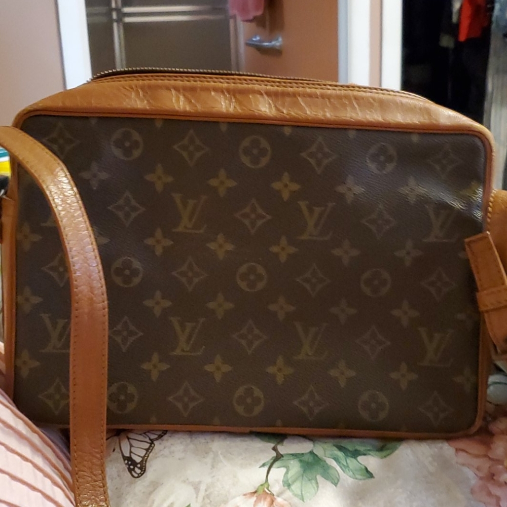 Louis Vuitton handbag need to sell asap help!